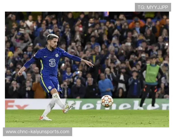 切尔西哈弗茨禁区内回敲前锋补射成功——解码现代足球的默契与情感